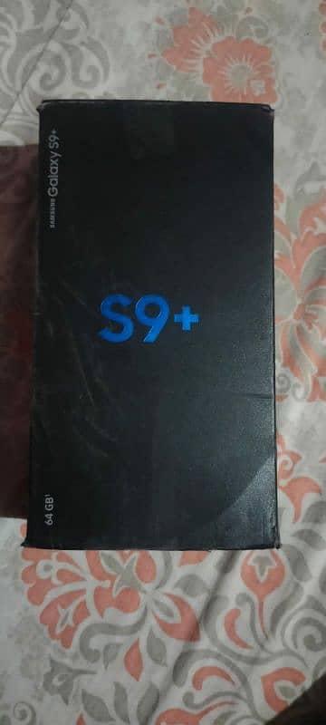 S9 plus with box 1