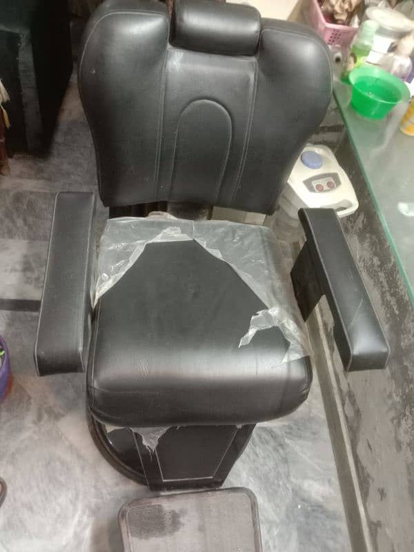 2 Saloon chairs and 1 washing unit for sale 5