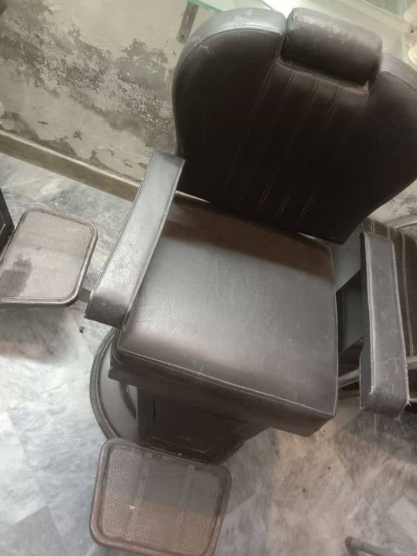 2 Saloon chairs and 1 washing unit for sale 6