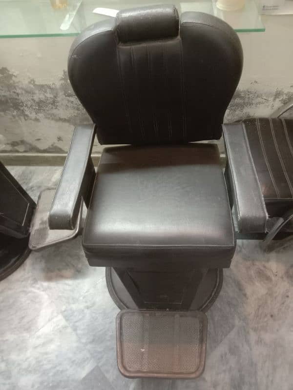 2 Saloon chairs and 1 washing unit for sale 7