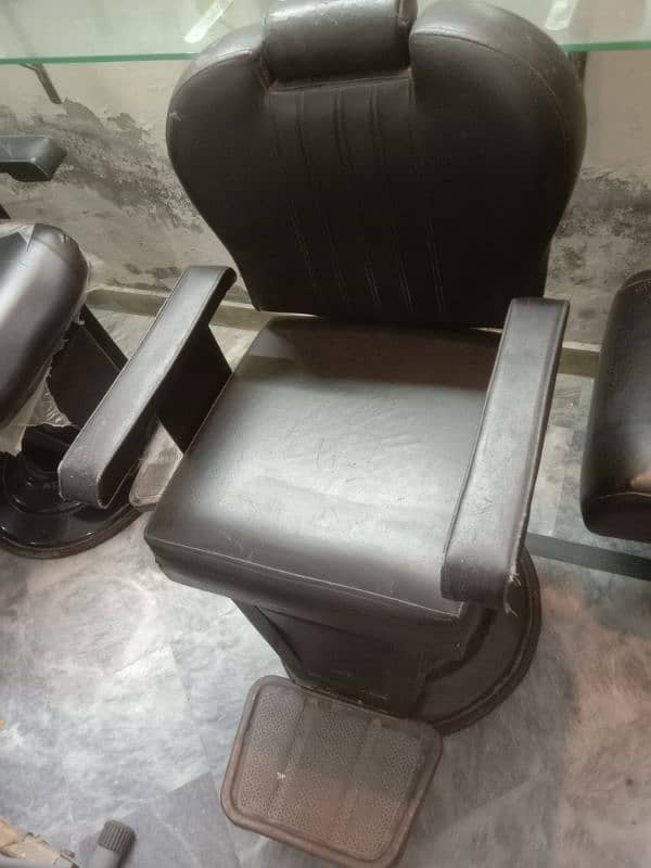 2 Saloon chairs and 1 washing unit for sale 8