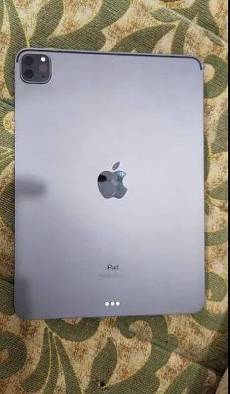 ipad pro 2020 with charging cable 0