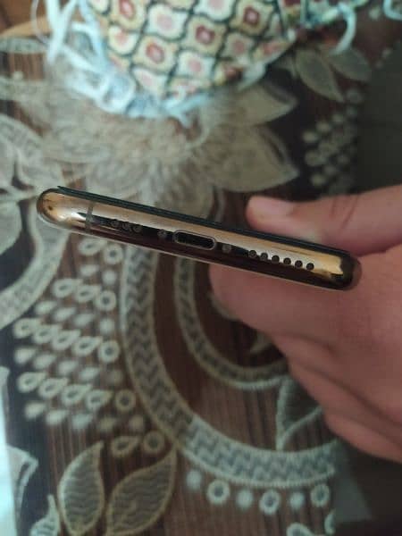 iPhone 11 pro Non PTA 256 GB Golden 1