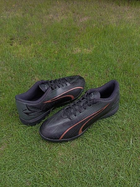 PUMA ULTRA PLAY Turf Grippers 2