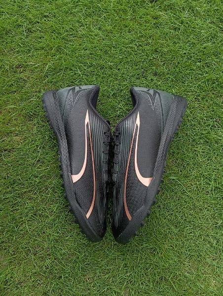 PUMA ULTRA PLAY Turf Grippers 6