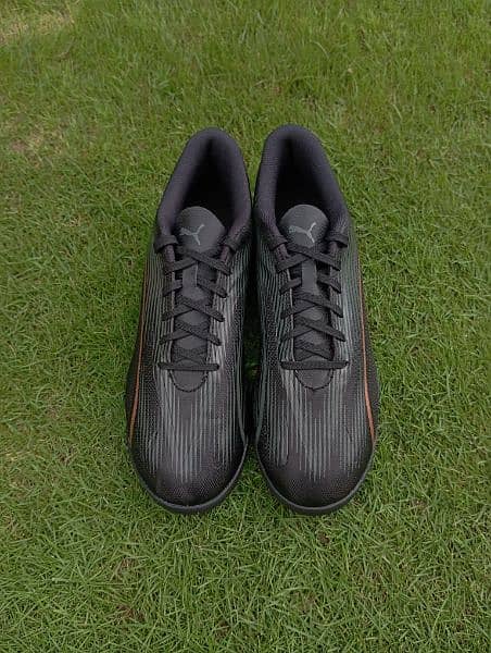 PUMA ULTRA PLAY Turf Grippers 11