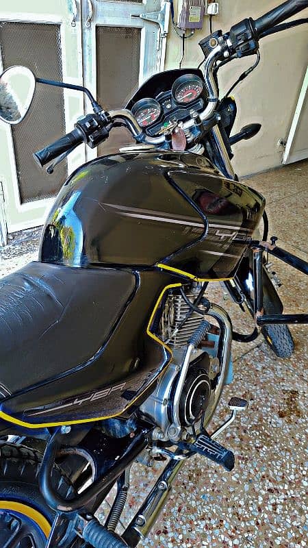 BLACK YAMAHA YBR 125 6