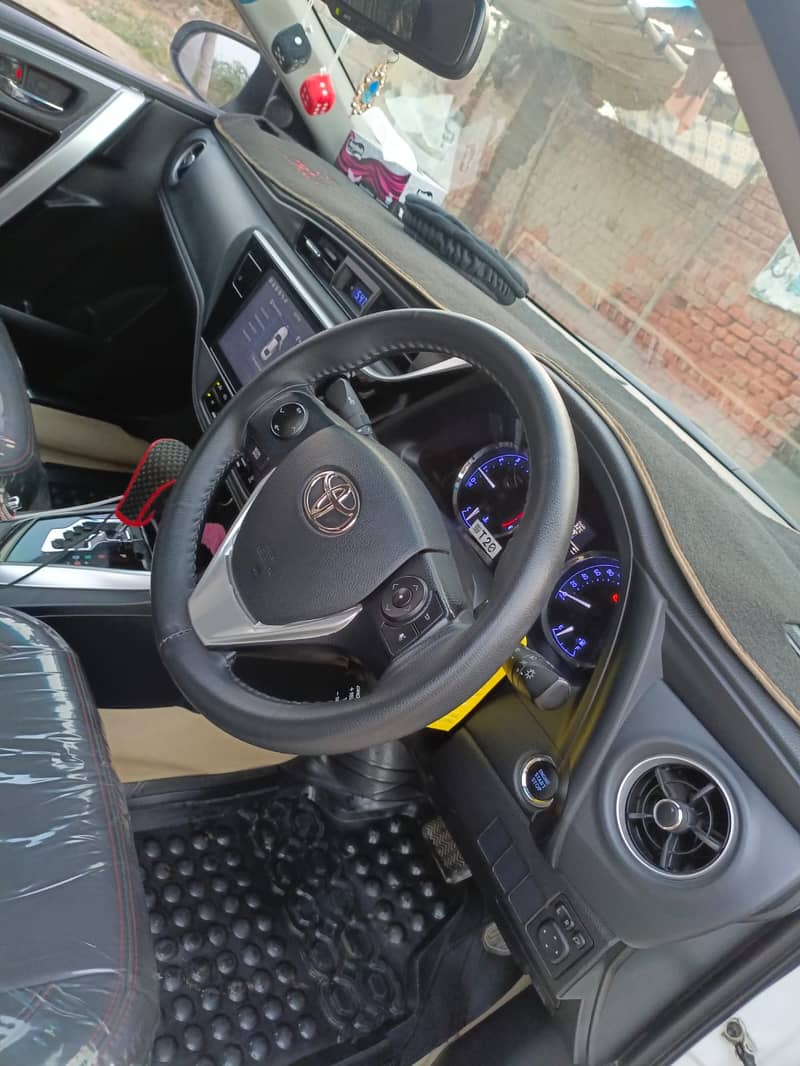 Toyota Corolla Altis Grande X 1.8 Black Interior 2022 6