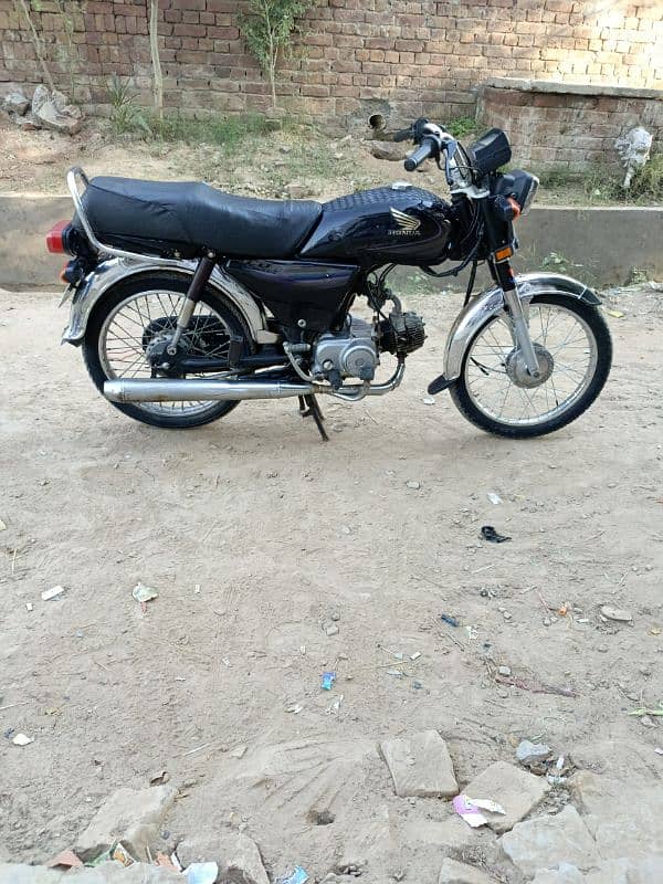 Honda CD 70 motorcycle 2015 model 2