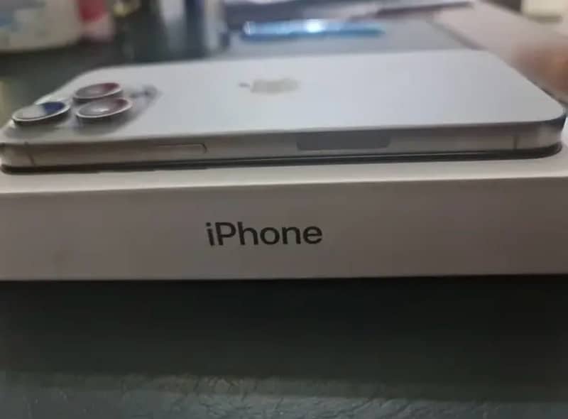 iPhone 15 pro max 5