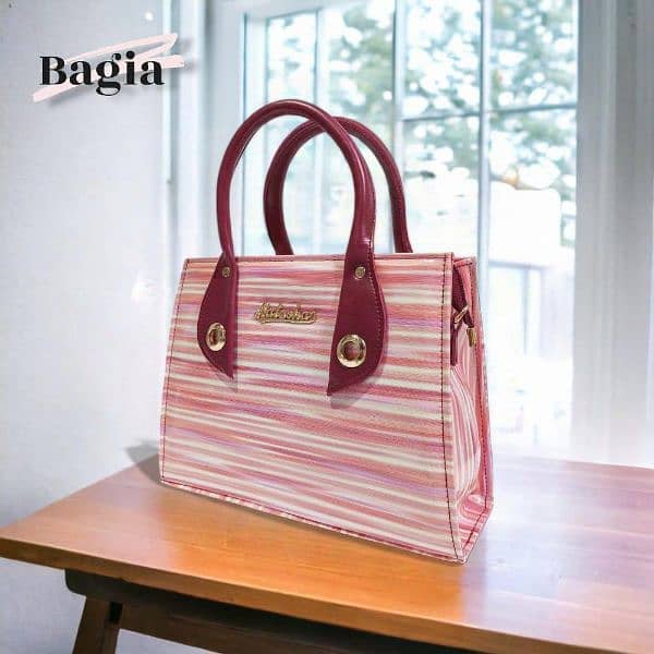 women's printed Leather handbag. Delivery free All Punjab. 2