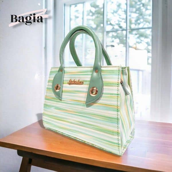 women's printed Leather handbag. Delivery free All Punjab. 7