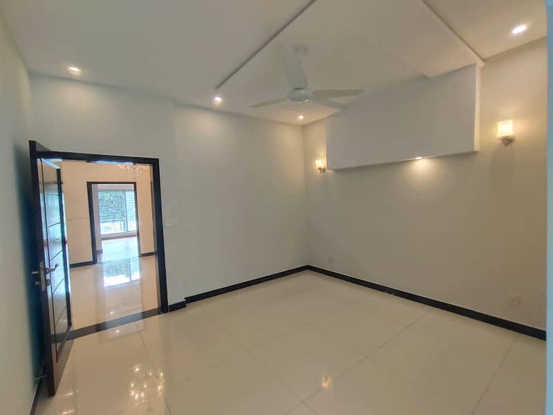 10 Marla House For Sale In Bahria Town Lahore 2