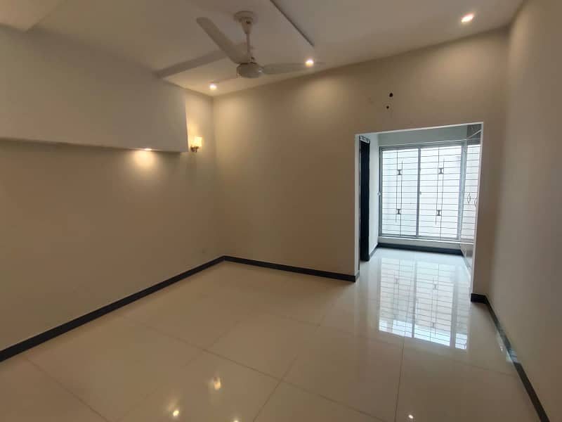 10 Marla House For Sale In Bahria Town Lahore 3