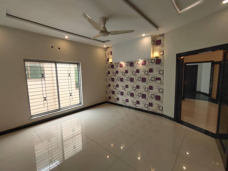 10 Marla House For Sale In Bahria Town Lahore 5