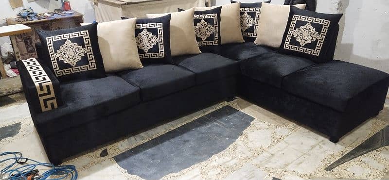 Brand new corner sofa for sell contact me on my what's app number we . 4