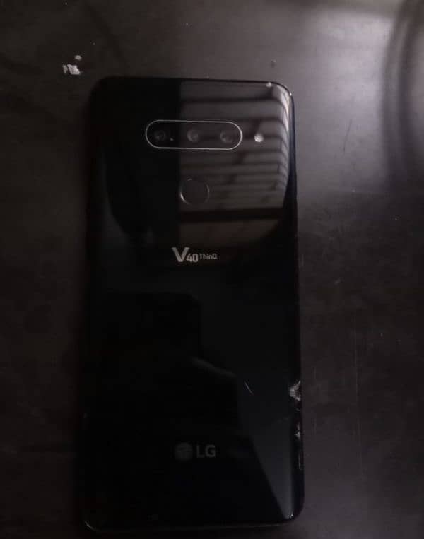 LG V40 1