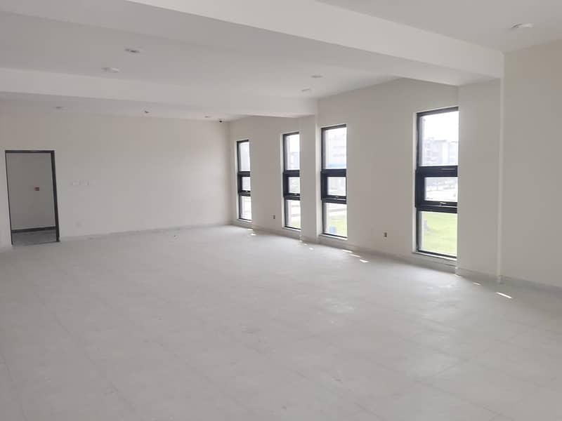 Brand new 8 Marla building with lift for rent phase 8: 2