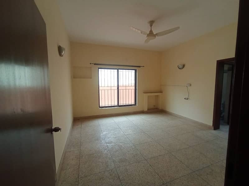 Prime Location 1KANAL LOWER PORTION Available For Rant In DHA Phase 2 Block T 7