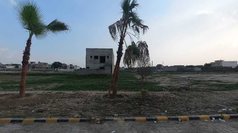 Ideally Located On 15 Months Easy Installments Plan 5 Marla Residential Plot Is Available For Sale In Paragon City Lahore 3