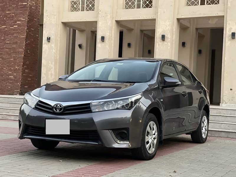 TOYOTA COROLLA GLI 2016 NEW KEY LAHORE REGISTERED 2