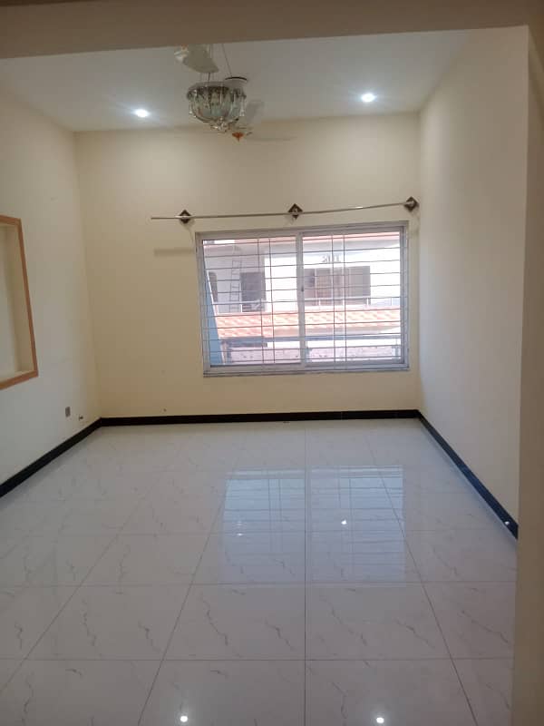 2 bahd upper portion available for rent 8