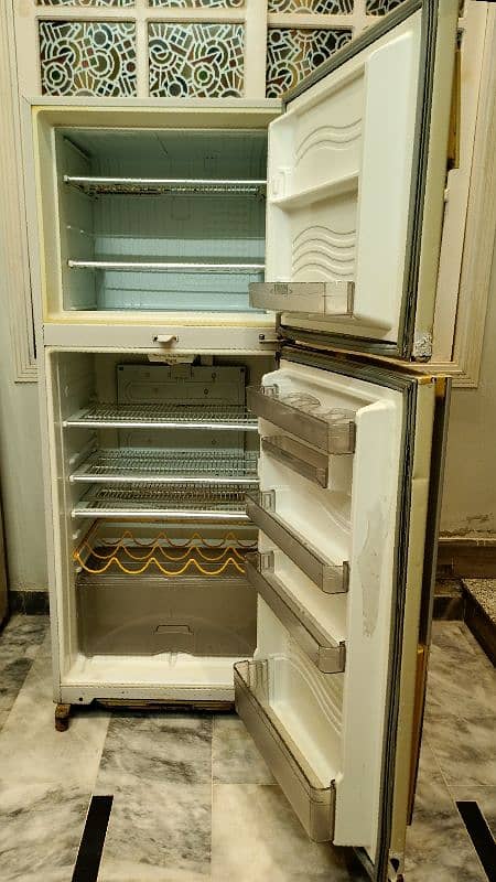 Dawalance 2 door Refrigerator/ Fridge 4