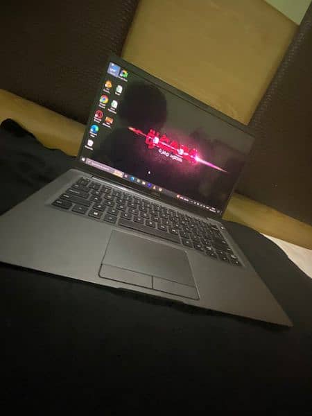 Dell Latitude 7400  Sleek and  Business Laptop with Long Battery Life 7