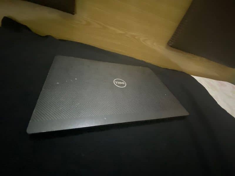 Dell Latitude 7400  Sleek and  Business Laptop with Long Battery Life 9