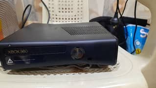 Xbox 360 slim with 10 games install very good condition