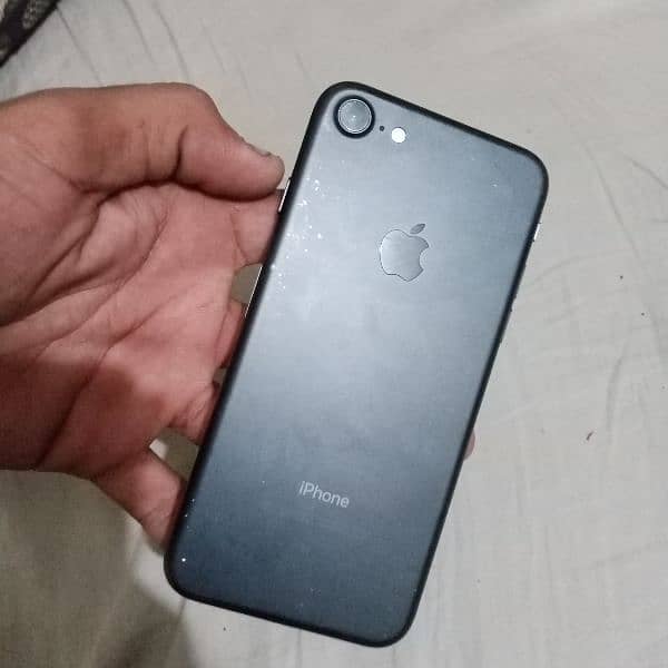 iPhone 7 nonpta 32 storage 10 by 9 condition all oky figer okay 5