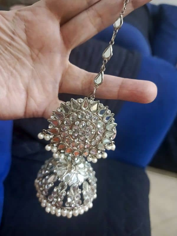 Kundan big round jhumka vd Sahara 1