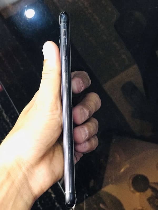 i phone 7 plus pta approved in black color 10/10 4