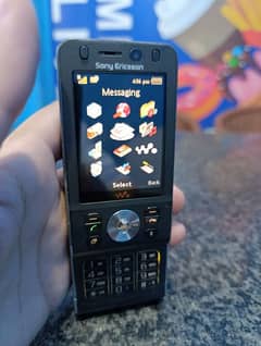 Sony Ericsson W910 0