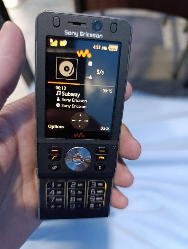 Sony Ericsson W910 4