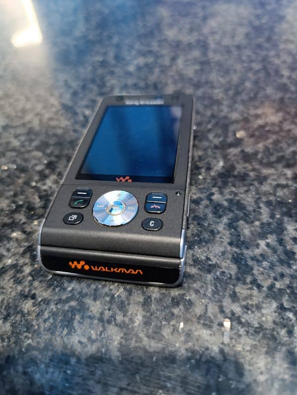 Sony Ericsson W910 5