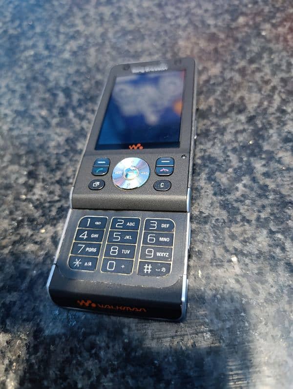 Sony Ericsson W910 6