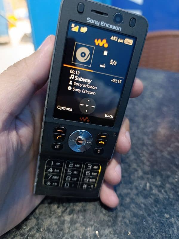 Sony Ericsson W910 11