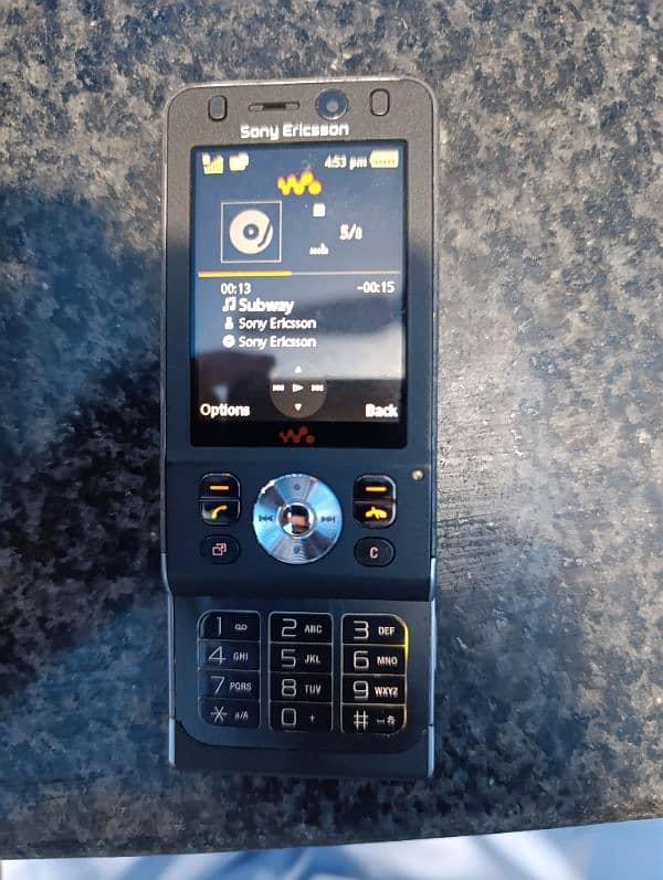 Sony Ericsson W910 12