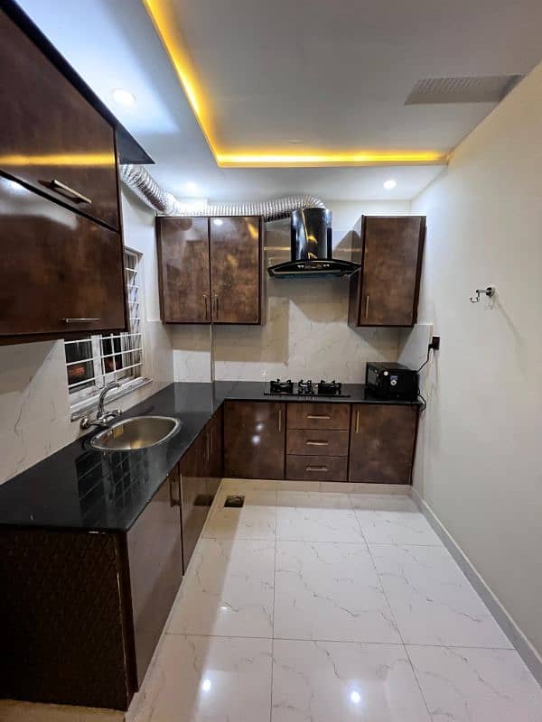 One bedroom apartment for rent short time. daily basis also available 9