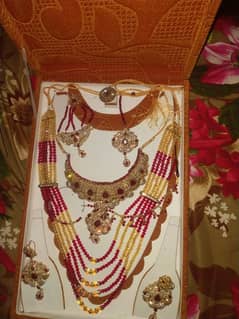 Jewelry set Hai bohat acha Bilkul sai Halat MN