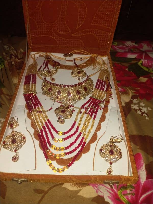 Jewelry set Hai bohat acha Bilkul sai Halat MN 1