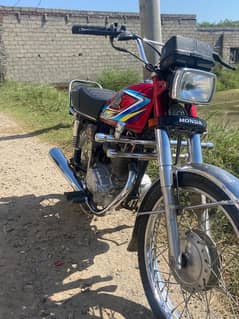 honda 125 =2018 for sale in lush condition 03058811062 whatsapp only