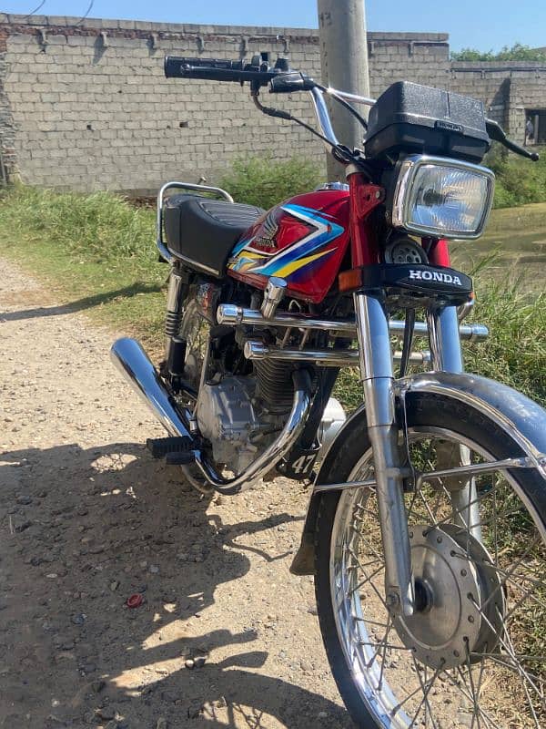 honda 125 =2018 for sale in lush condition 03058811062 whatsapp only 0