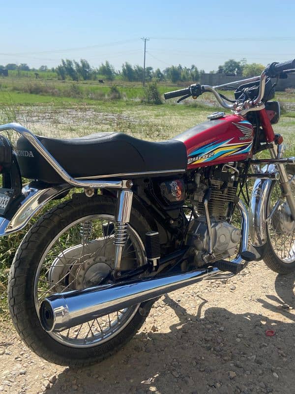 honda 125 =2018 for sale in lush condition 03058811062 whatsapp only 2