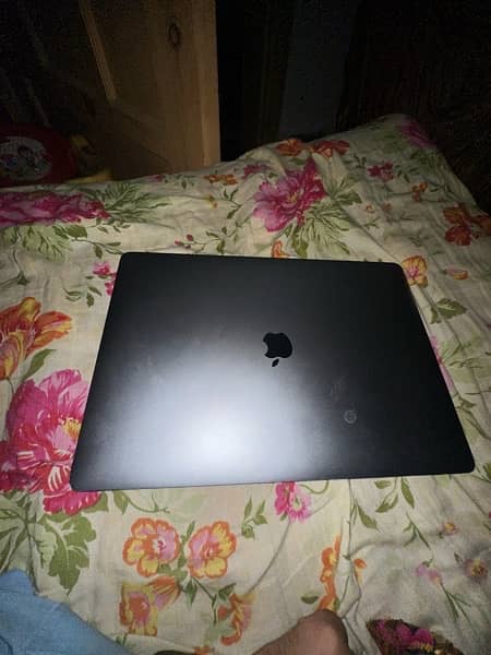 mac book pro 2019 16" 3