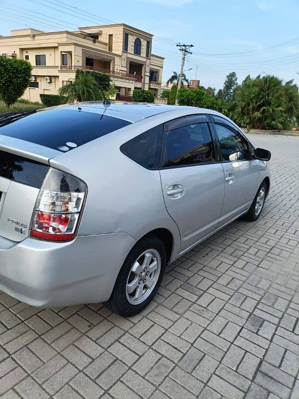 Toyota Prius 2011 1