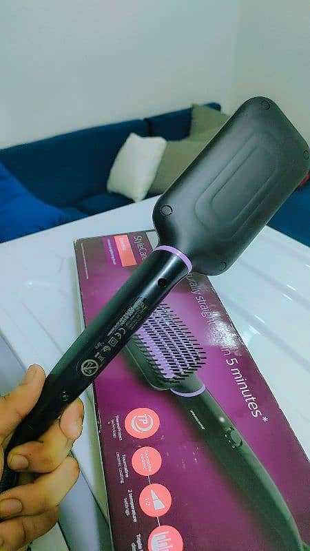 Philips heated Straightener hairs brush original UAE model. 2