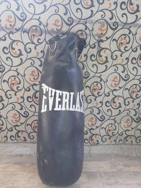 32 inches leather boxing bag with pair of gloves in a good condition 1