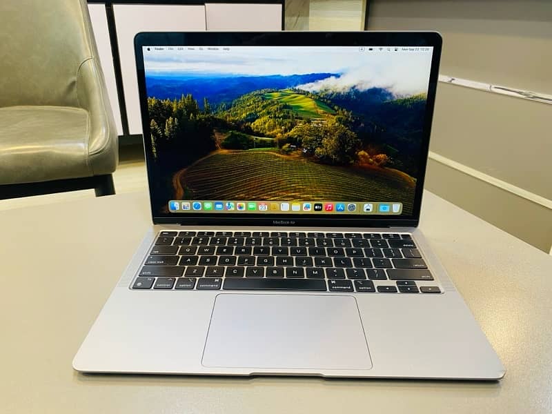 MacBook Air M1-2020 8/256 0